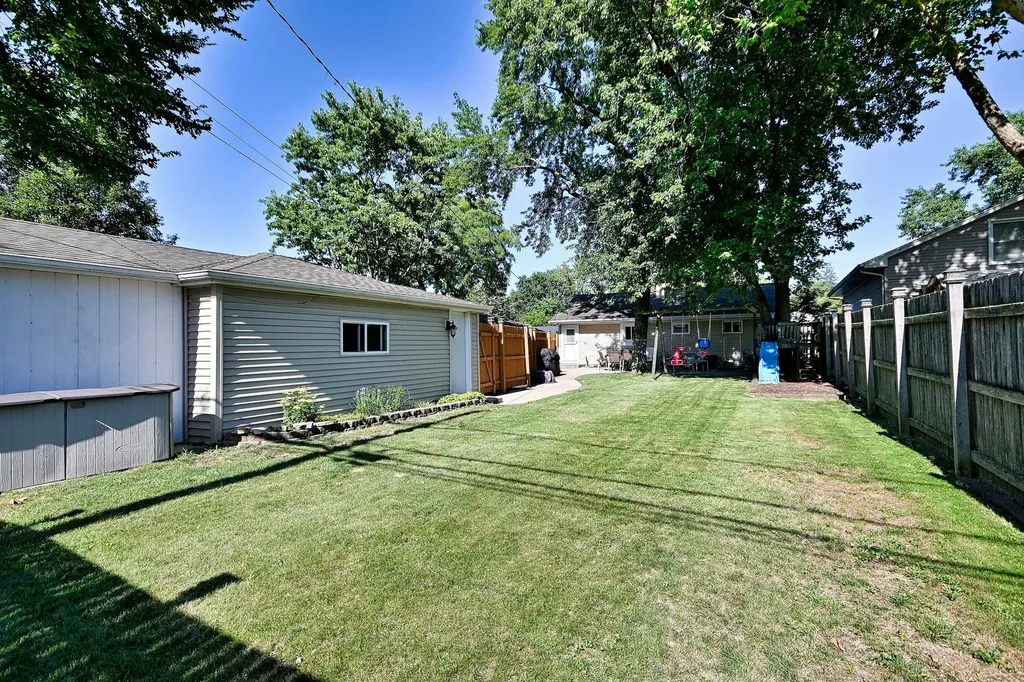 5728 Plymouth Avenue Downers Grove IL 60516