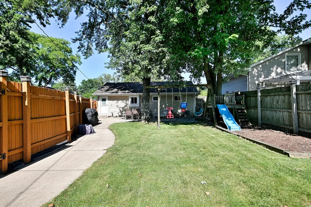 5728 Plymouth Avenue Downers Grove IL 60516