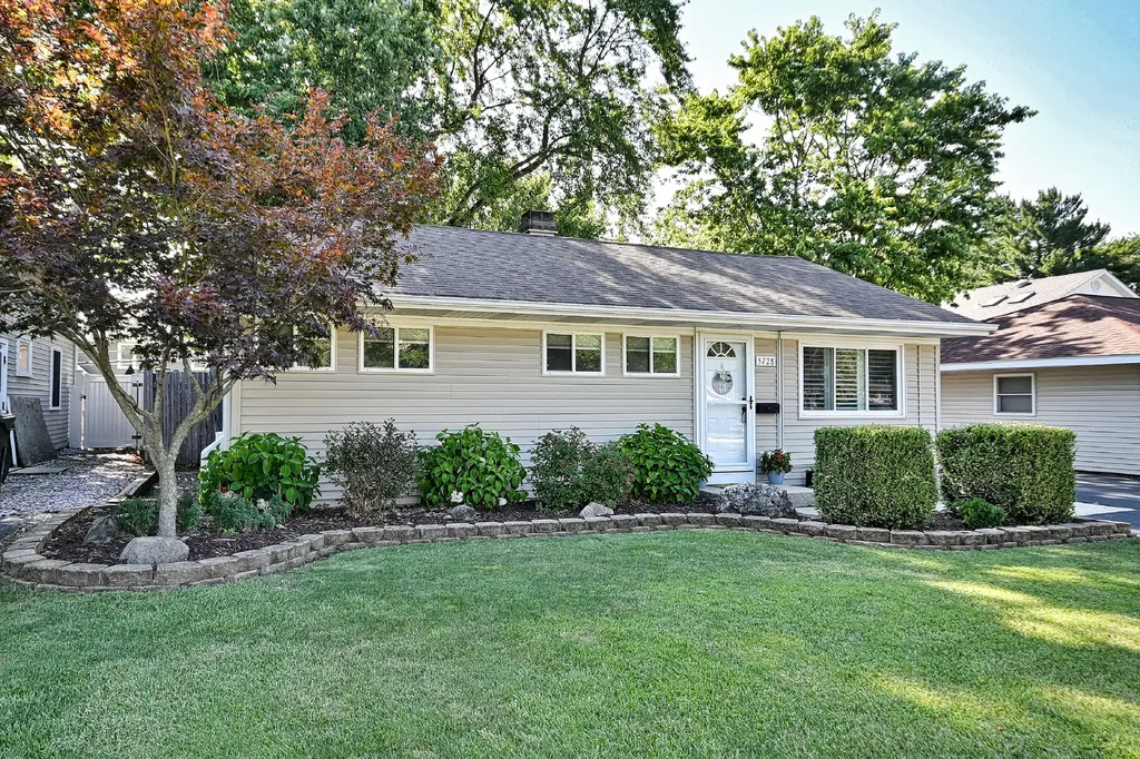 5728 Plymouth Avenue Downers Grove IL 60516