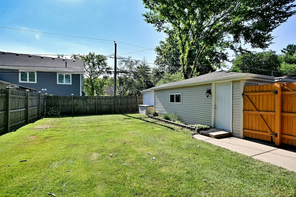 5728 Plymouth Avenue Downers Grove IL 60516