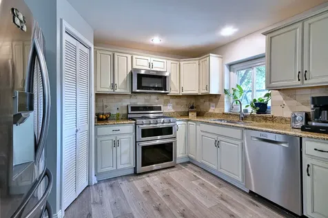 5728 Plymouth Avenue Downers Grove IL 60516
