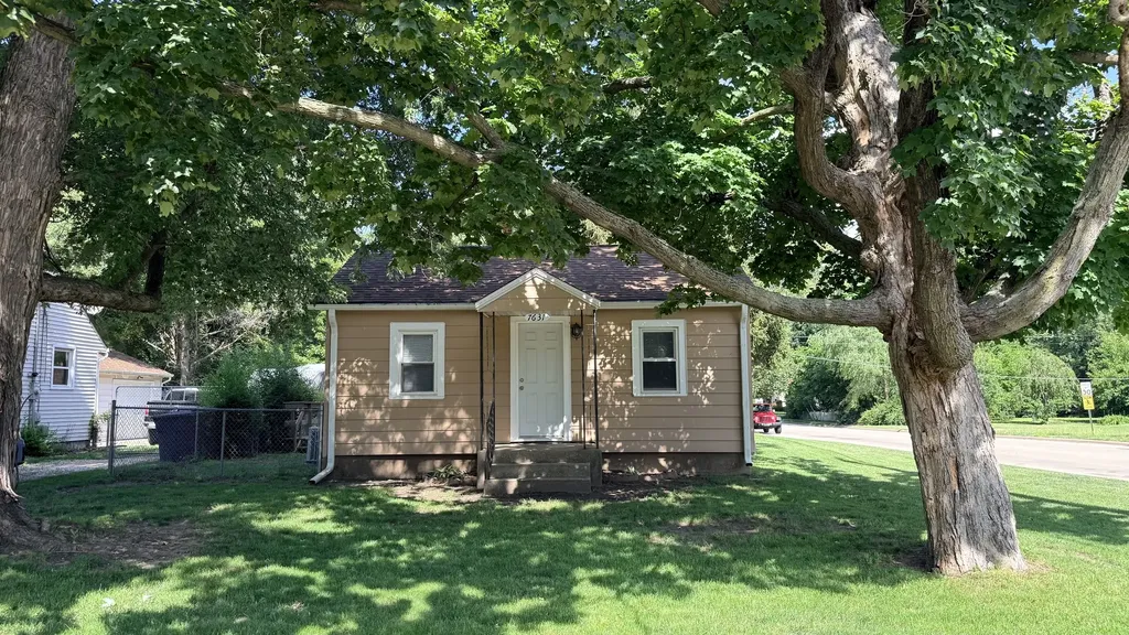 7631 Elm Avenue Machesney Park IL 61115