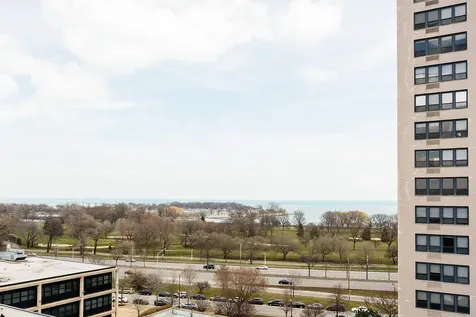 700 West Bittersweet Place Chicago IL 60613