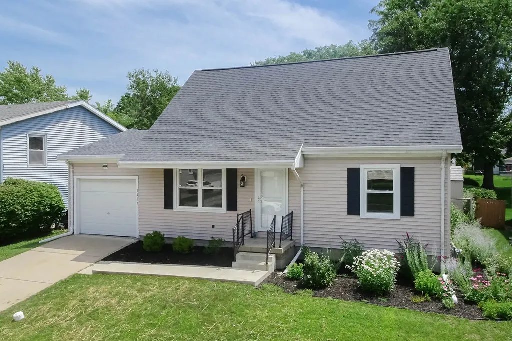 1407 Ridgeport Avenue Bloomington IL 61704