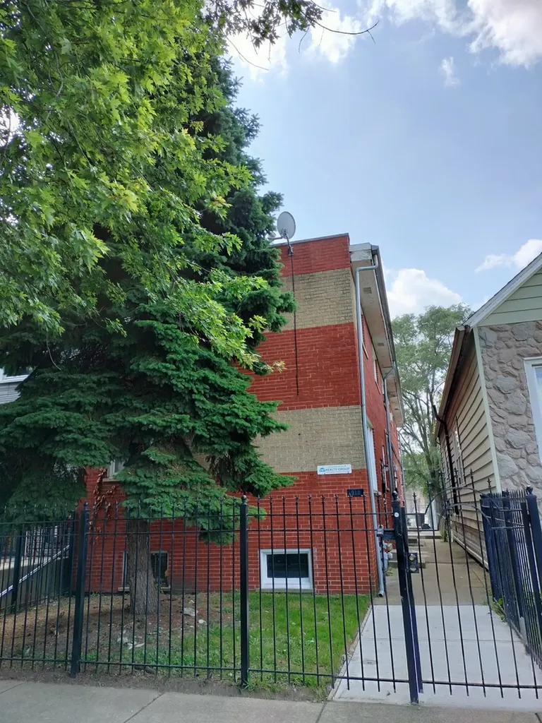 7910 South Muskegon Avenue Chicago IL 60617