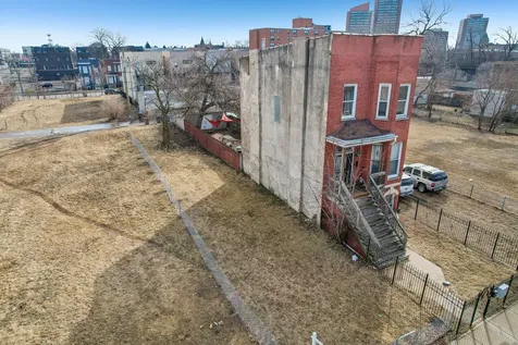 3913 South Prairie Avenue Chicago IL 60653