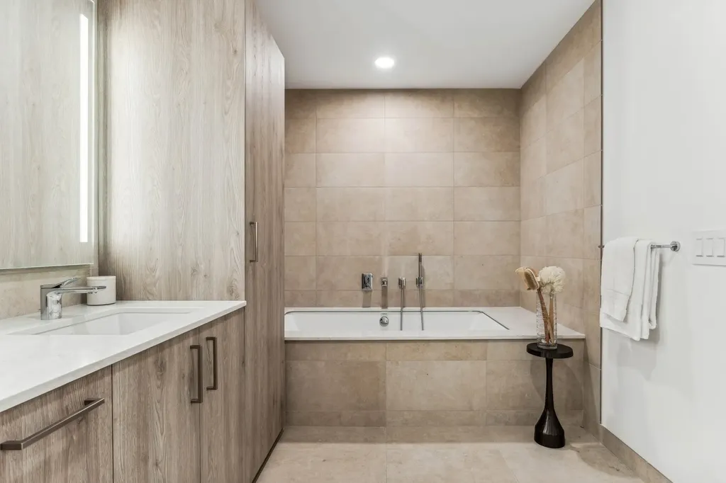 211 North Harbor Drive Chicago IL 60601