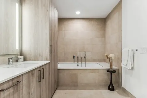211 North Harbor Drive Chicago IL 60601