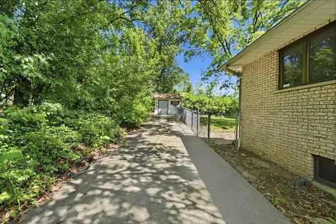 8800 West 104th Street Palos Hills IL 60465