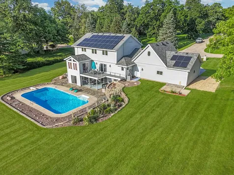 1954 Delmar Drive Freeport IL 61032