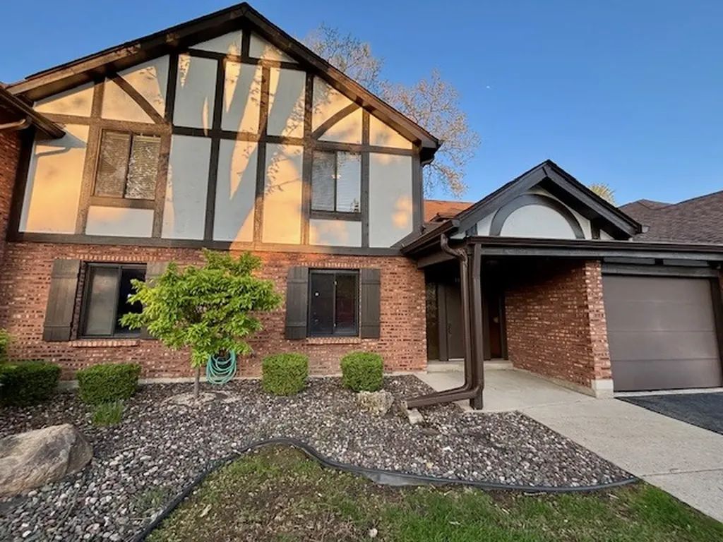 11151 Cottonwood Drive Palos Hills IL 60465
