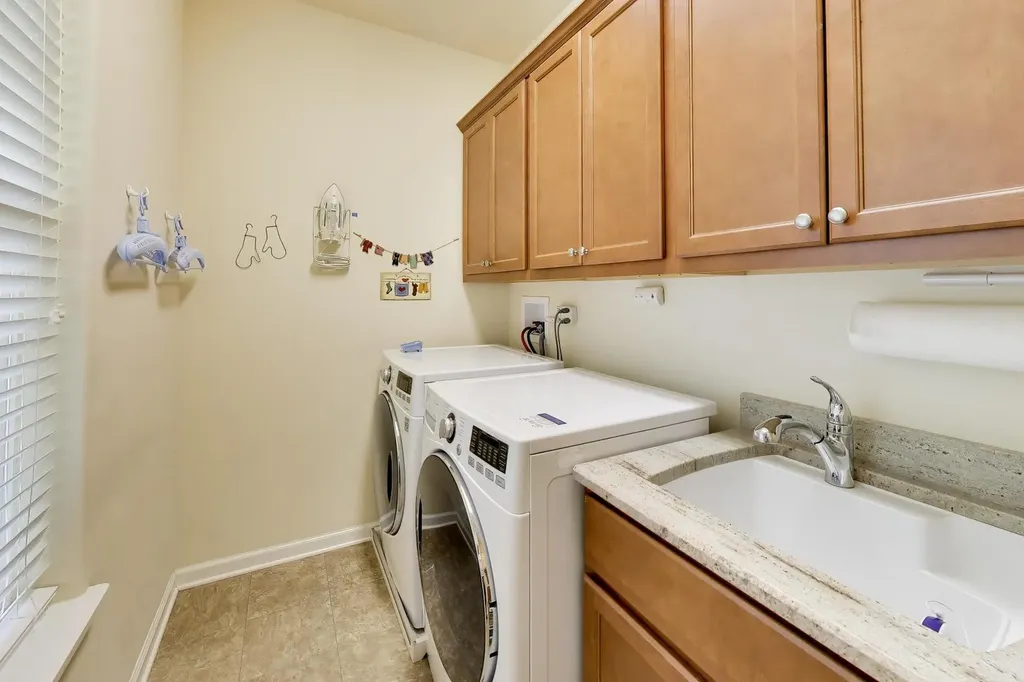 1126 Oak Point Court Antioch IL 60002