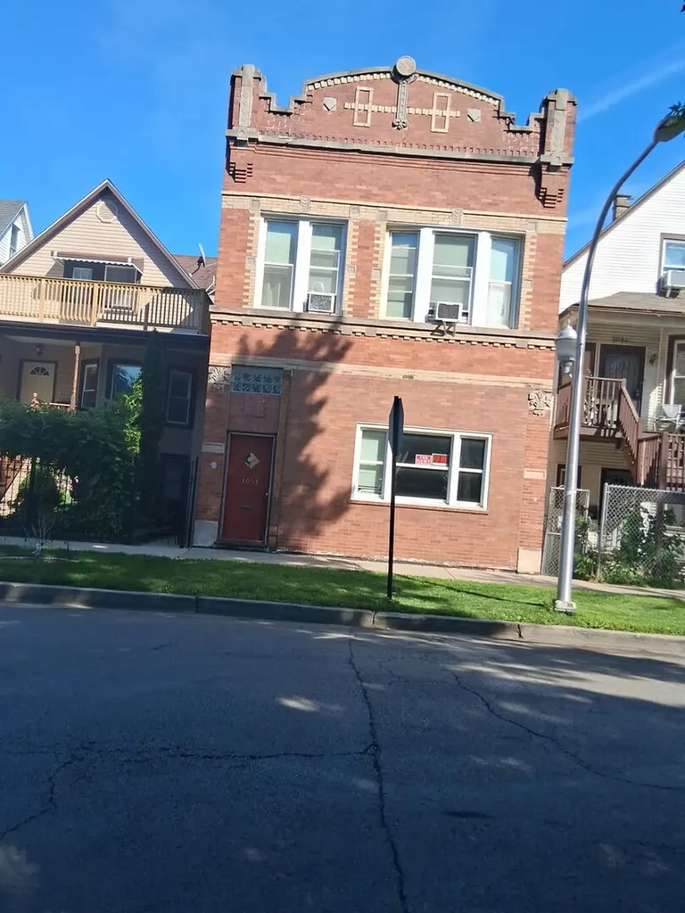 3053 North Elbridge Avenue Chicago IL 60618