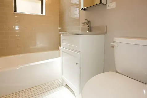 817 West Lakeside Place Chicago IL 60640