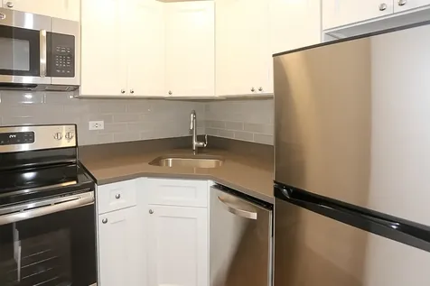 817 West Lakeside Place Chicago IL 60640