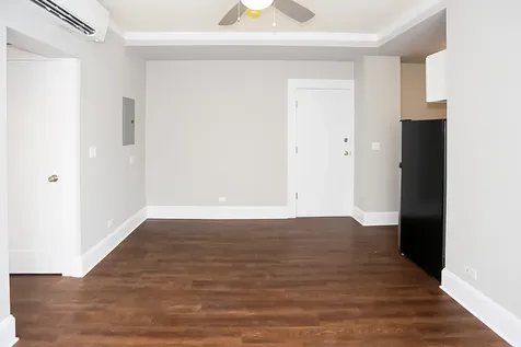 817 West Lakeside Place Chicago IL 60640
