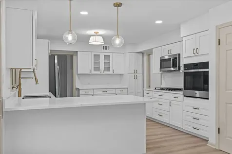 1305 Warwick Court Deerfield IL 60015