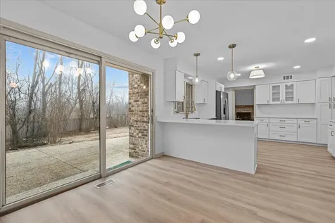 1305 Warwick Court Deerfield IL 60015
