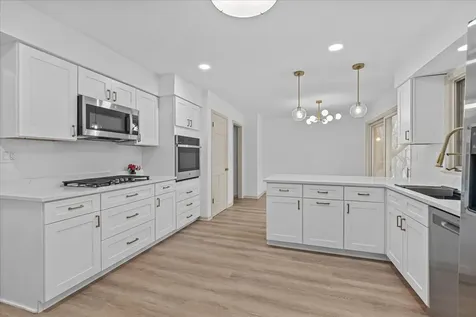 1305 Warwick Court Deerfield IL 60015