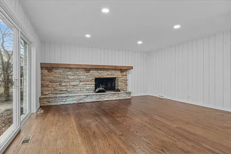 1305 Warwick Court Deerfield IL 60015