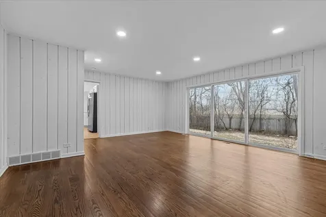1305 Warwick Court Deerfield IL 60015