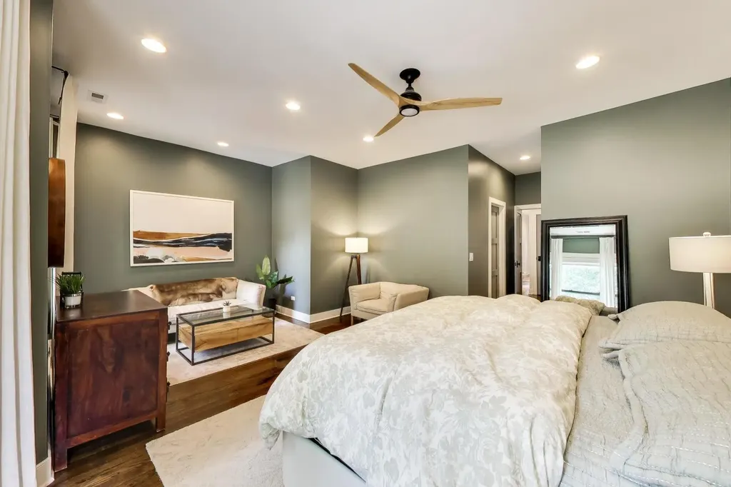 2136 West Waveland Avenue Chicago IL 60618