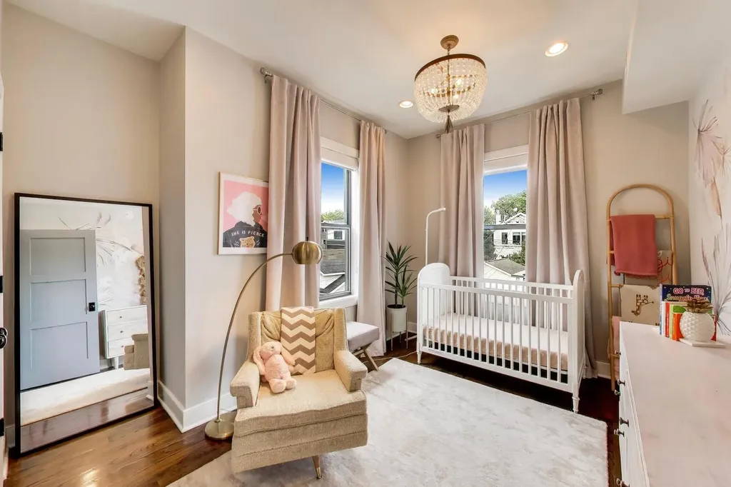 2136 West Waveland Avenue Chicago IL 60618