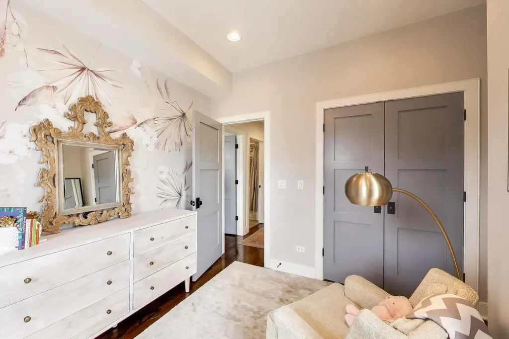 2136 West Waveland Avenue Chicago IL 60618