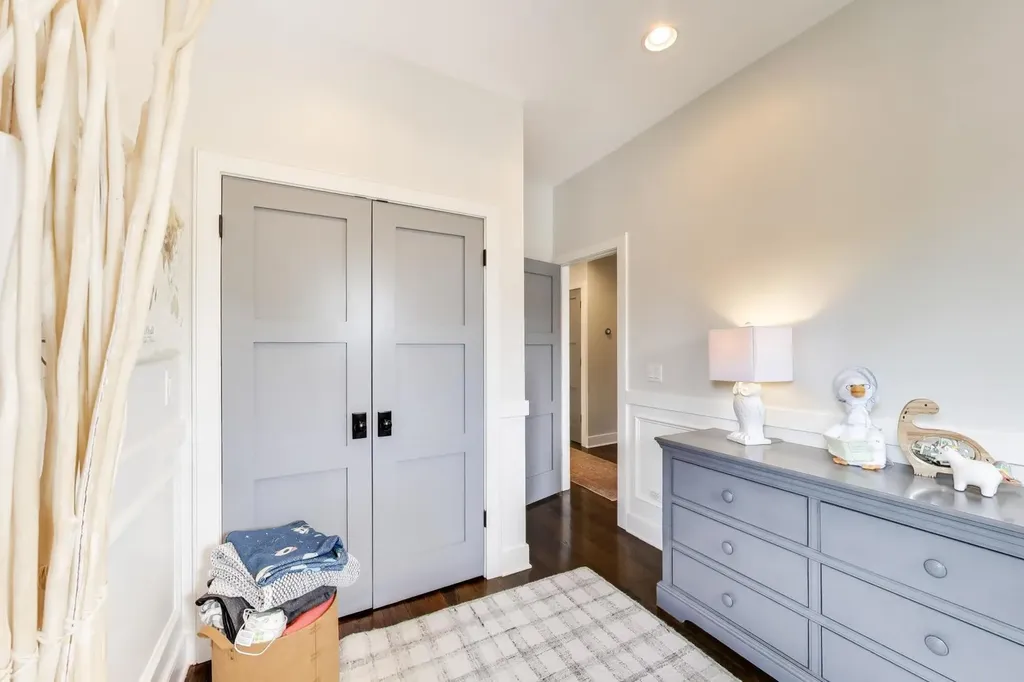 2136 West Waveland Avenue Chicago IL 60618