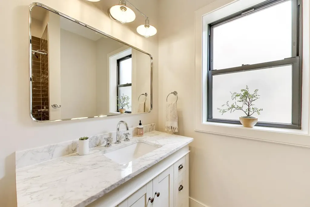2136 West Waveland Avenue Chicago IL 60618