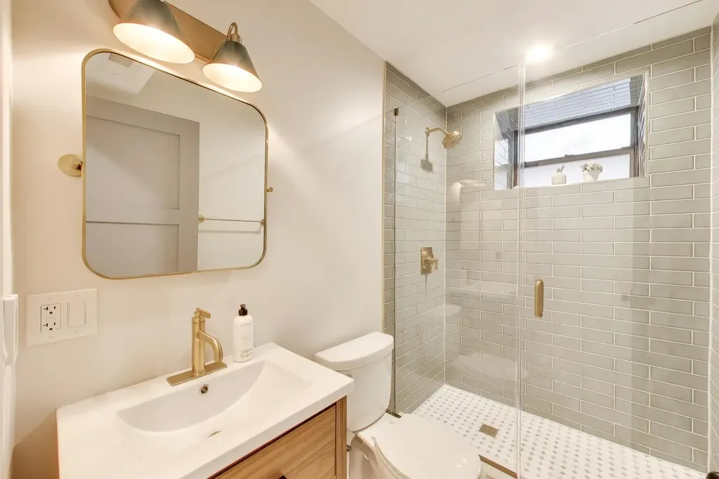 2136 West Waveland Avenue Chicago IL 60618