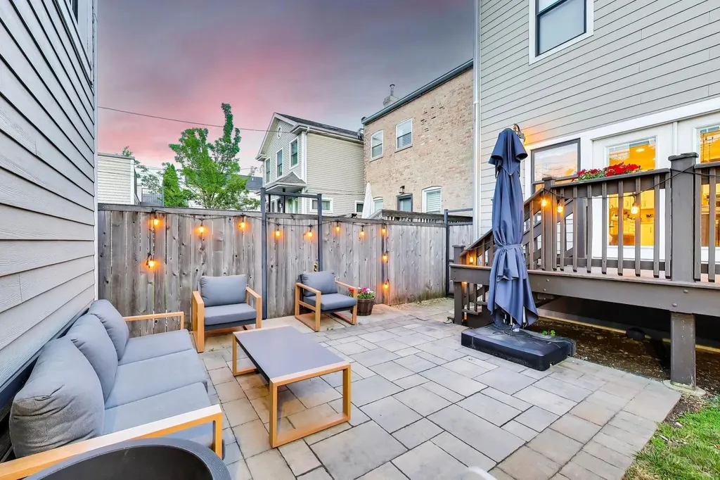 2136 West Waveland Avenue Chicago IL 60618
