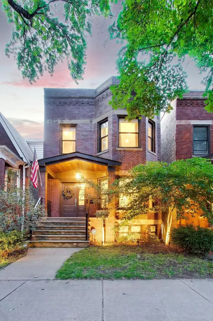 2136 West Waveland Avenue Chicago IL 60618