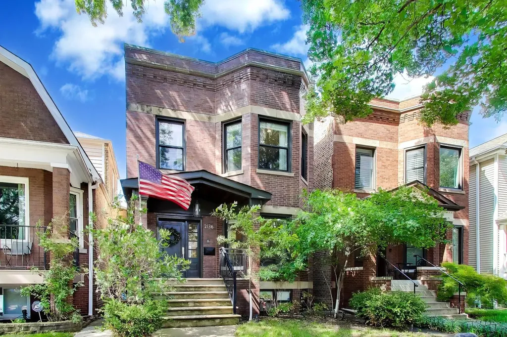 2136 West Waveland Avenue Chicago IL 60618