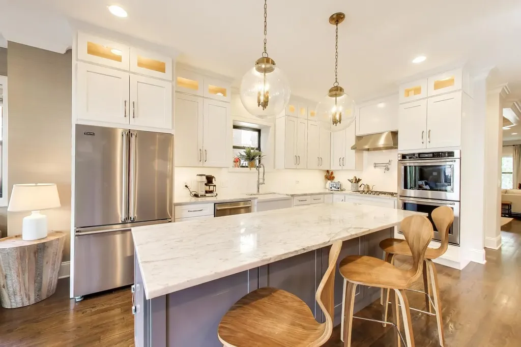 2136 West Waveland Avenue Chicago IL 60618