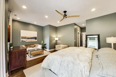2136 West Waveland Avenue Chicago IL 60618