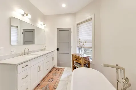 2136 West Waveland Avenue Chicago IL 60618