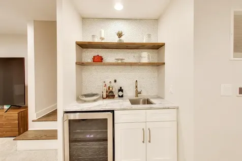 2136 West Waveland Avenue Chicago IL 60618