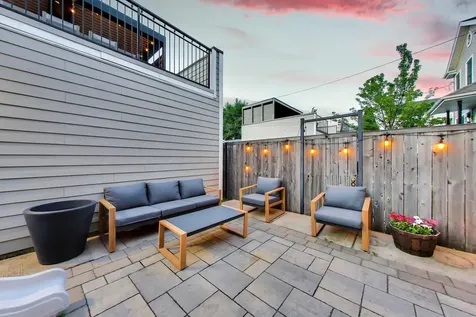 2136 West Waveland Avenue Chicago IL 60618