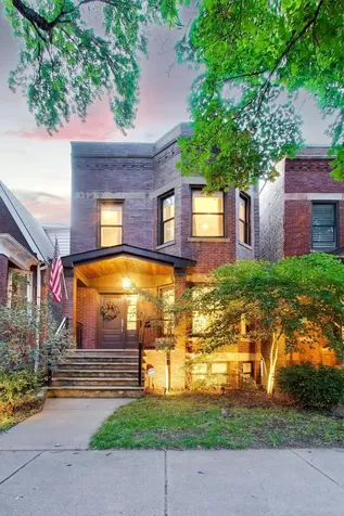 2136 West Waveland Avenue Chicago IL 60618