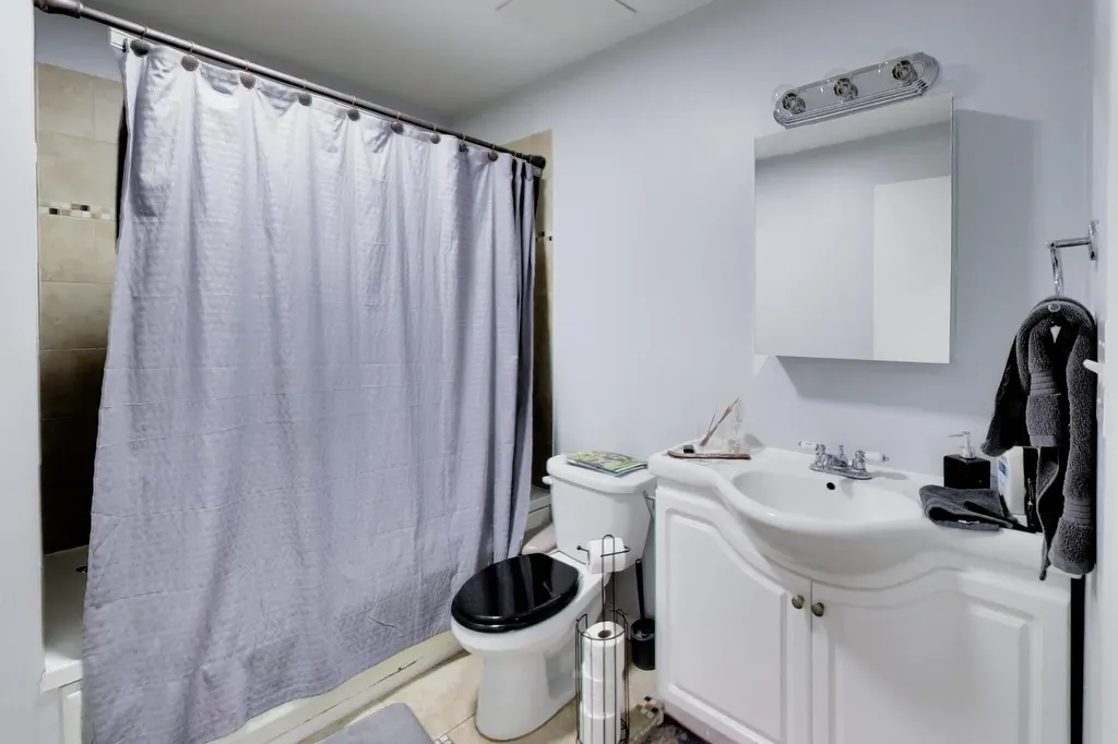 2779 West Henry Court Chicago IL 60647