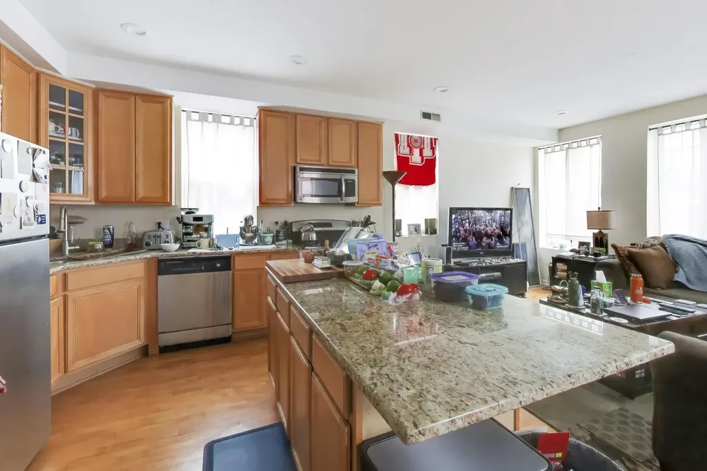 2779 West Henry Court Chicago IL 60647
