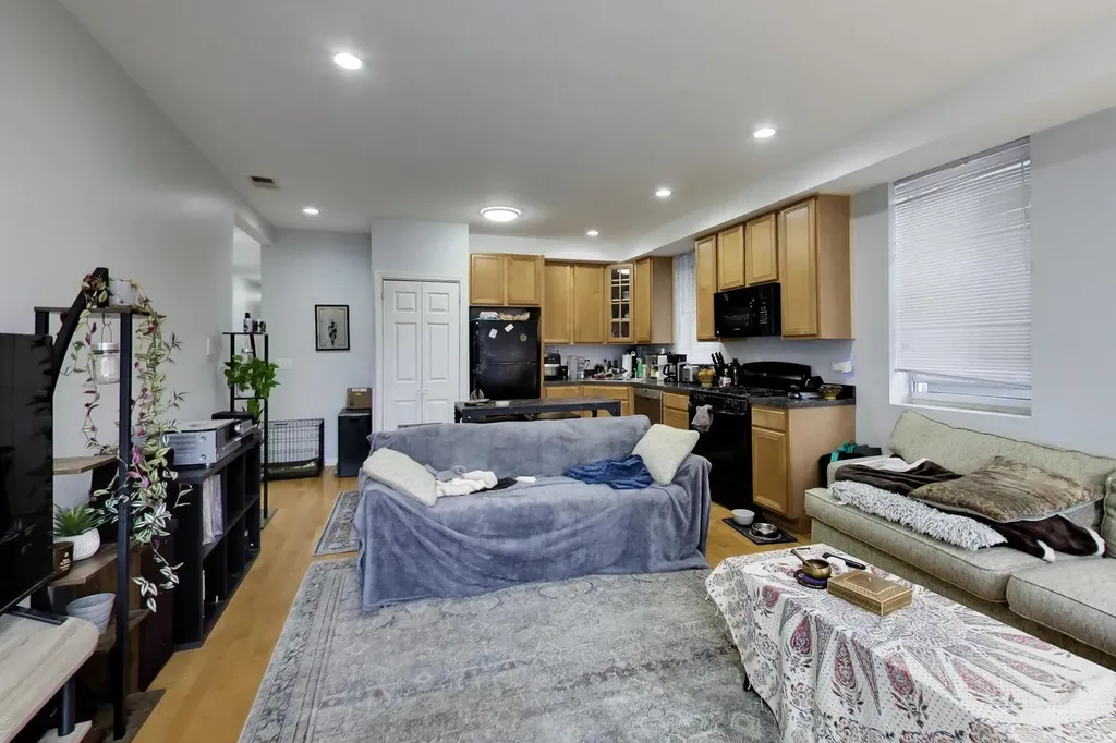 2779 West Henry Court Chicago IL 60647