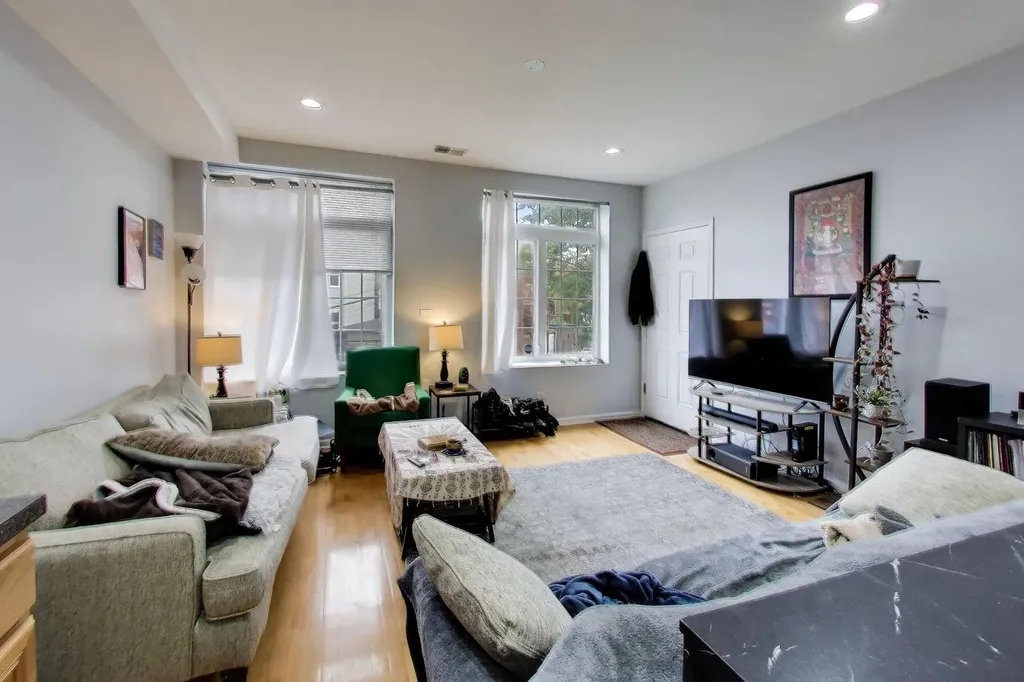 2779 West Henry Court Chicago IL 60647