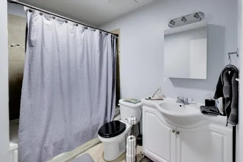 2779 West Henry Court Chicago IL 60647
