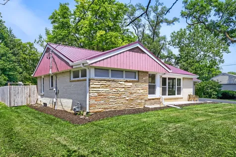 621 West Slocum Lake Road Wauconda IL 60084