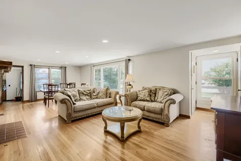 621 West Slocum Lake Road Wauconda IL 60084