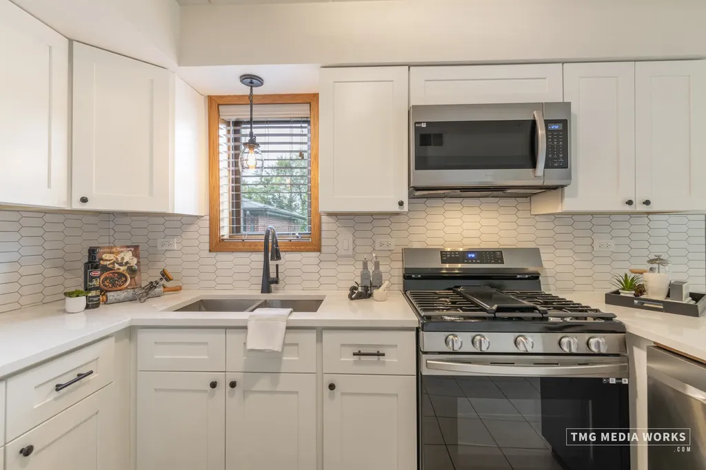 616 East 5th Avenue Naperville IL 60563