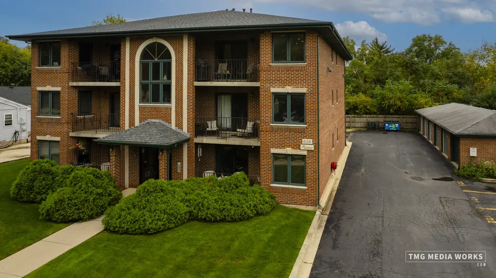 616 East 5th Avenue Naperville IL 60563