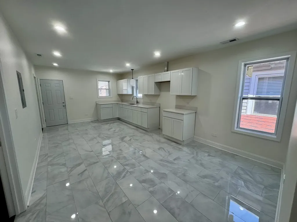 13226 South Burley Avenue Chicago IL 60633